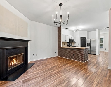 310 Paden Cove Trail - Photo Thumbnail 8