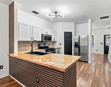 310 Paden Cove Trail - Photo Thumbnail 2