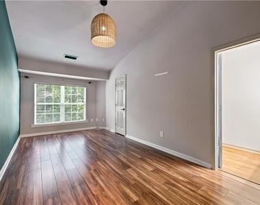 310 Paden Cove Trail - Photo Thumbnail 10