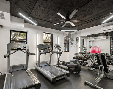 4875 N Magnolia Avenue - Photo Thumbnail 7