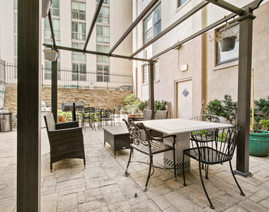 4520 N Clarendon Avenue - Photo Thumbnail 15