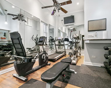 4520 N Clarendon Avenue - Photo Thumbnail 13