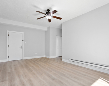 4520 N Clarendon Avenue - Photo Thumbnail 2