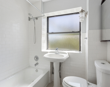 4520 N Clarendon Avenue - Photo Thumbnail 10