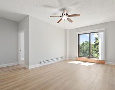 4520 N Clarendon Avenue - Photo Thumbnail 1