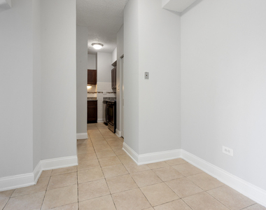4520 N Clarendon Avenue - Photo Thumbnail 8