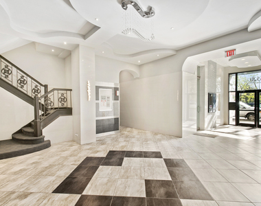 4520 N Clarendon Avenue - Photo Thumbnail 11