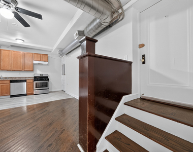 3325 N Lakewood Avenue - Photo Thumbnail 7