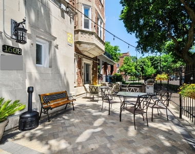 1608 W Sherwin Avenue - Photo Thumbnail 9