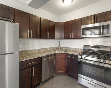 1608 W Sherwin Avenue - Photo Thumbnail 4