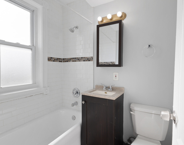 1608 W Sherwin Avenue - Photo Thumbnail 8