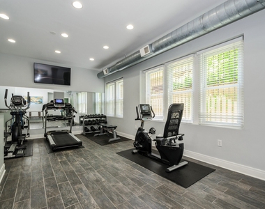 1608 W Sherwin Avenue - Photo Thumbnail 10