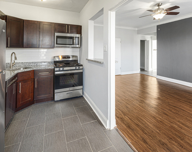 1608 W Sherwin Avenue - Photo Thumbnail 2