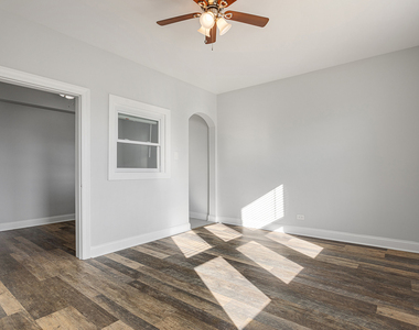 1608 W Sherwin Avenue - Photo Thumbnail 3