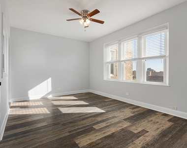 1608 W Sherwin Avenue - Photo Thumbnail 1