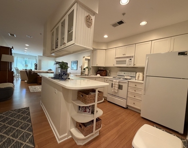 1635 N Milwaukee Avenue - Photo Thumbnail 4