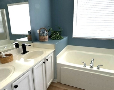 1226 Bradford Lane - Photo Thumbnail 14