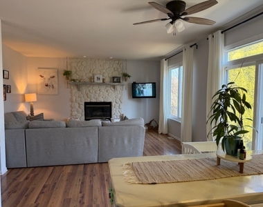 1226 Bradford Lane - Photo Thumbnail 10