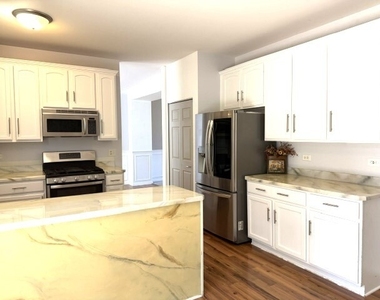 1226 Bradford Lane - Photo Thumbnail 6