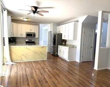 1226 Bradford Lane - Photo Thumbnail 7