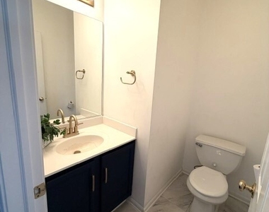 1226 Bradford Lane - Photo Thumbnail 9