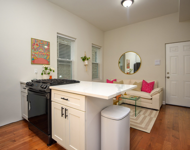 3505 N Sheffield Avenue - Photo Thumbnail 5
