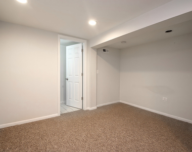 3505 N Sheffield Avenue - Photo Thumbnail 12
