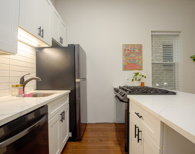 3505 N Sheffield Avenue - Photo Thumbnail 4