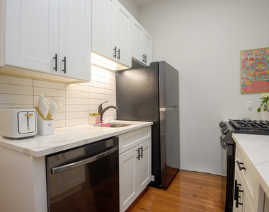 3505 N Sheffield Avenue - Photo Thumbnail 3