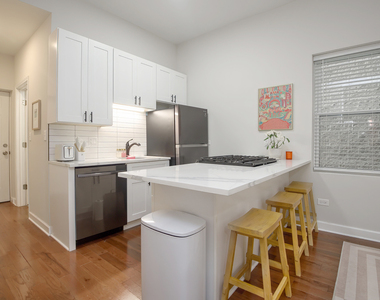 3505 N Sheffield Avenue - Photo Thumbnail 2