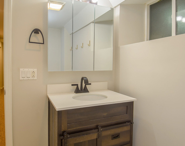 3505 N Sheffield Avenue - Photo Thumbnail 15