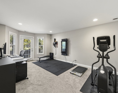 808 Shandrew Drive - Photo Thumbnail 17
