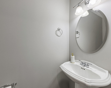 808 Shandrew Drive - Photo Thumbnail 18