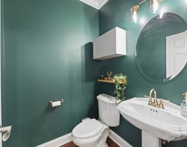 808 Shandrew Drive - Photo Thumbnail 8