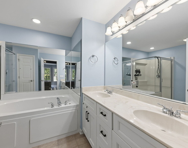 808 Shandrew Drive - Photo Thumbnail 11