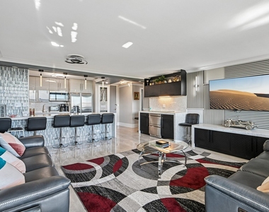 400 E Randolph Street - Photo Thumbnail 3
