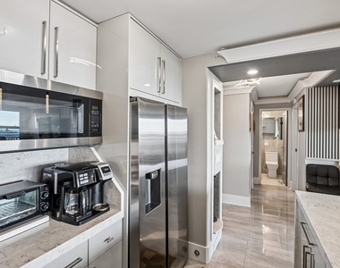 400 E Randolph Street - Photo Thumbnail 9
