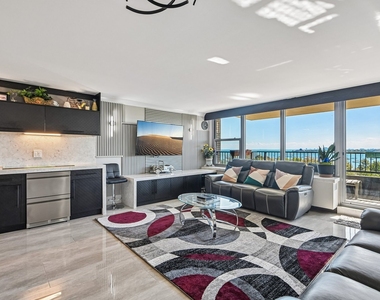 400 E Randolph Street - Photo Thumbnail 4