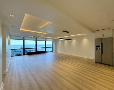 900 N Lake Shore Drive - Photo Thumbnail 3