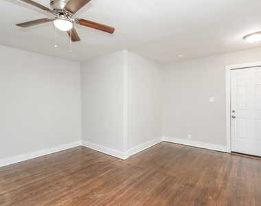 6949 S Paxton Avenue - Photo Thumbnail 4