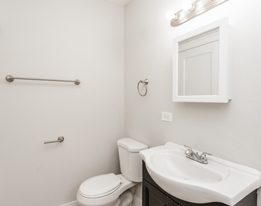 6949 S Paxton Avenue - Photo Thumbnail 10