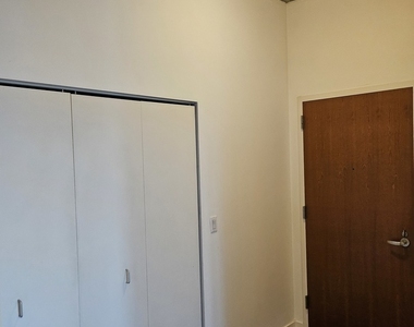 235 W Van Buren Street - Photo Thumbnail 18