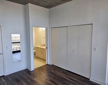 235 W Van Buren Street - Photo Thumbnail 12