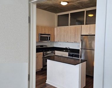 235 W Van Buren Street - Photo Thumbnail 10
