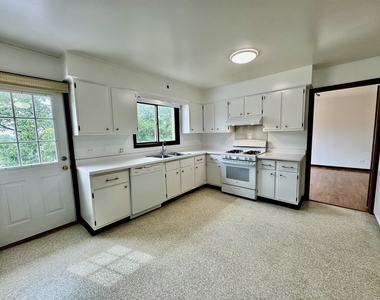 1630 Mcgovern Street - Photo Thumbnail 6
