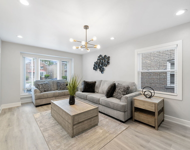 5347 W Gladys Avenue - Photo Thumbnail 2