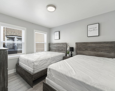 5347 W Gladys Avenue - Photo Thumbnail 11