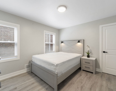 5347 W Gladys Avenue - Photo Thumbnail 15