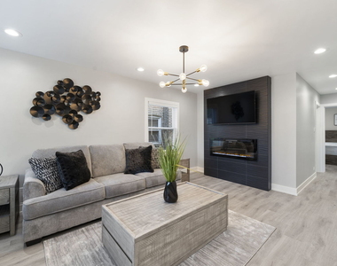 5347 W Gladys Avenue - Photo Thumbnail 1