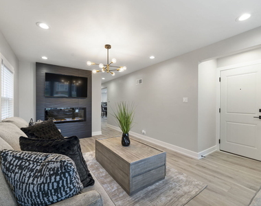 5347 W Gladys Avenue - Photo Thumbnail 3